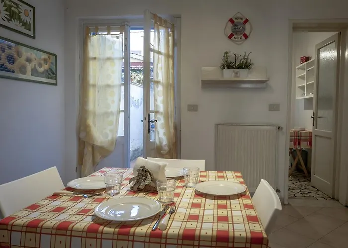 La Viareggina, 600mt Dal Mare Centro Di Tatil Evi *